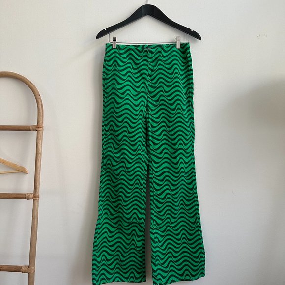 Wild Fable Green Stretch Corduroy Flare Bell Bottom 70’s Vintage Style Pants - Picture 2 of 5